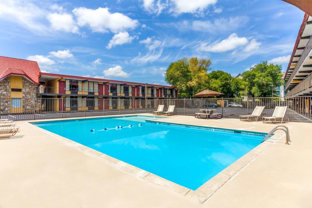 Days Inn Pigeon Forge South Dış mekan fotoğraf